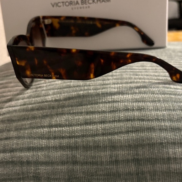 Victoria Beckham Tortoise Brown Sunglasses main image 8
